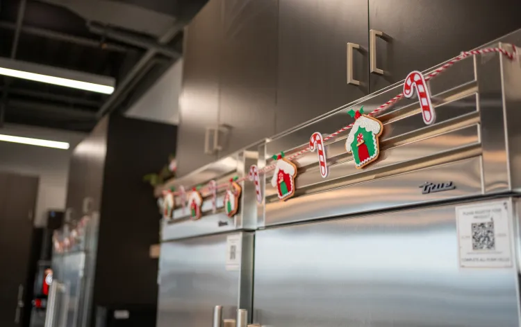Image showing a Christmas banner in Smarty’s kitchen